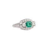 Ring mit Smaragd und Brillanten, ca. 1 ct, - photo 1