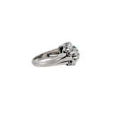 Ring mit Smaragd und Brillanten, ca. 1 ct, - photo 3