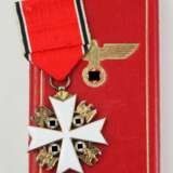 Deutscher Adler Orden, 2. Modell (1939-1945), Verdienstkreuz 3. Stufe, (ab 1943 5. Klasse), mit Schwertern, im Etui. - Foto 5