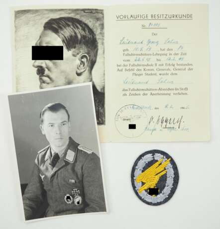 Fallschirmschützenabzeichen (in Stoff), mit Urkunde für einen Leutnant bei der Fallschirmschule II. - photo 1
