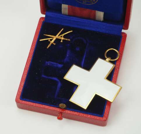 Ehrenzeichen vom Deutschen Roten Kreuz, 3. Modell (1937-1939), Kreuz 2. Klasse, im Etui. - photo 4