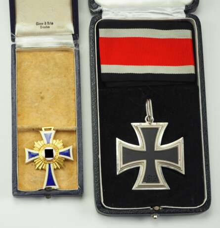 Ehrenkreuz der Deutschen Mutter, in Gold, im Etui. - Foto 1