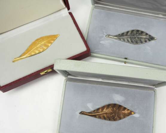 BRD: Eichenblatt mit Schlange, in Gold, Silber und Bronze, im Etui. - photo 1