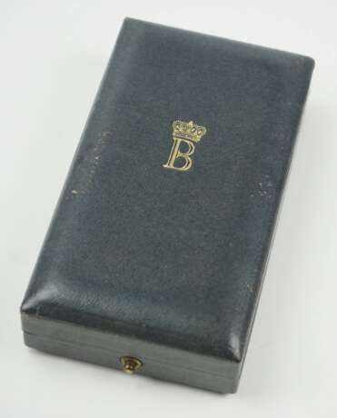 Belgien: Medaille für Mitarbeiter am königlichen Hof, Baudouin I. (1953-1993), für Ausländer, 2. Klasse, im Etui. - photo 4