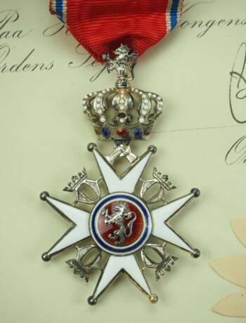 Norwegen: St. Olav-Orden, 2. Modell (1907-1937), Ritterkreuz 2. Klasse, im Etui, mit Urkunde für den Attaché des Protokollchefs. - Foto 2