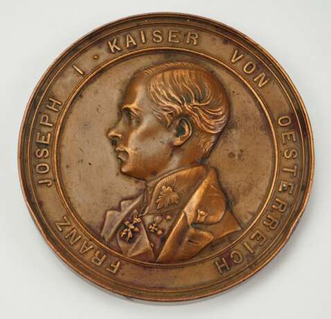 Österreich: Medaille Franz Joseph I. auf die gefallenen Helden von Ofen 1849, in Bronze. - photo 1