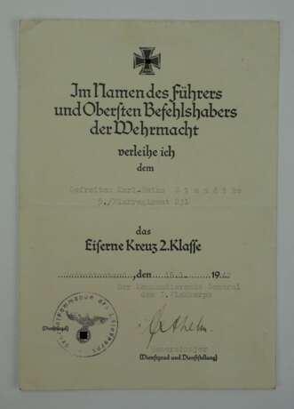 Eisernes Kreuz, 1939, 2. Klasse Urkunde für einen Gefreiten der 5./ Flakregiment 231. - Foto 1