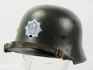 Luftschutz: Schutzhelm.