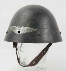 Luftschutz: Tschechoslowakischer Beute Stahlhelm.