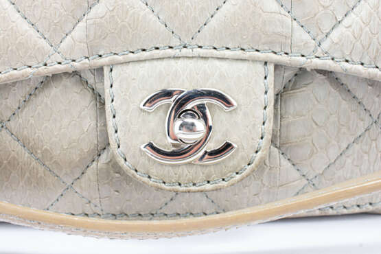 Chanel Schultertasche - фото 6