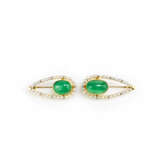 Paar Broschen mit Smaragd-Cabochons und Flussperlen - фото 1