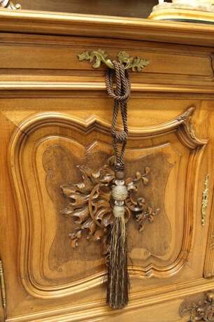 ФРАНЦУЗСКИЙ СТАРИННЫЙ ДВОРЦОВЫЙ ШКАФ Неизвестная мастерская Unknown artist Французский орех Wood carving France Period of Louis XV 1880 - photo 5