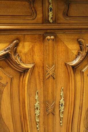 ФРАНЦУЗСКИЙ СТАРИННЫЙ ДВОРЦОВЫЙ ШКАФ Неизвестная мастерская Unknown artist Французский орех Wood carving France Period of Louis XV 1880 - photo 6