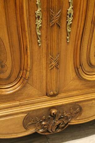 ФРАНЦУЗСКИЙ СТАРИННЫЙ ДВОРЦОВЫЙ ШКАФ Неизвестная мастерская Unknown artist Французский орех Wood carving France Period of Louis XV 1880 - photo 7