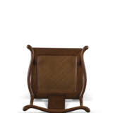 A HUANGHUALI `FOUR-CORNER’S EXPOSED’ OFFICIAL’S HAT ARMCHAIRS, SICHUTOUGUANMAOYI - Foto 3