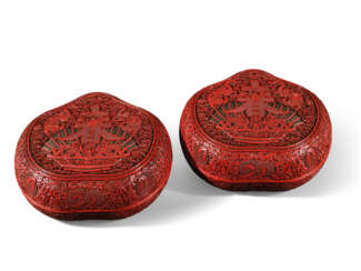 A RARE PAIR OF LARGE IMPERIAL CARVED POLYCHROME LACQUER PEACH-FORM BOXES AND COVERS
