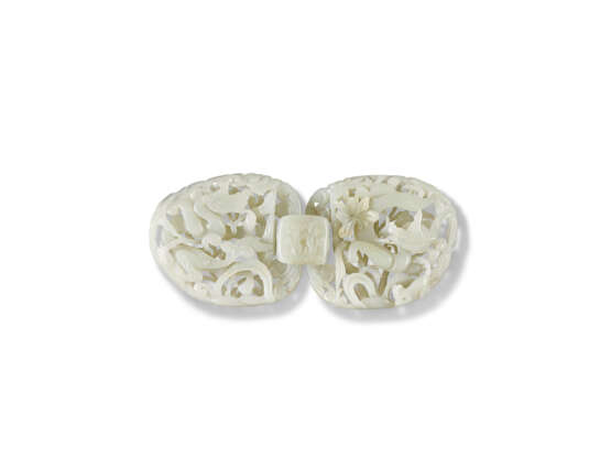 A WHITE JADE INTERLINKED ‘DRAGON’ BELT HOOK AND BUCKLE - фото 1