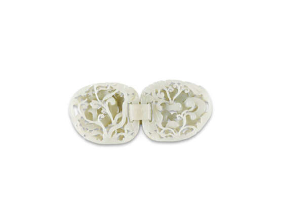 A WHITE JADE INTERLINKED ‘DRAGON’ BELT HOOK AND BUCKLE - фото 2