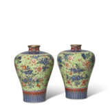 A PAIR OF LIME-GREEN GROUND IRON-RED DECORATED BLUE AND WHITE VASES, MEIPING - photo 1