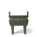 AN IMPERIAL SPINACH-GREEN JADE CENSER, FANGDING - Foto 2
