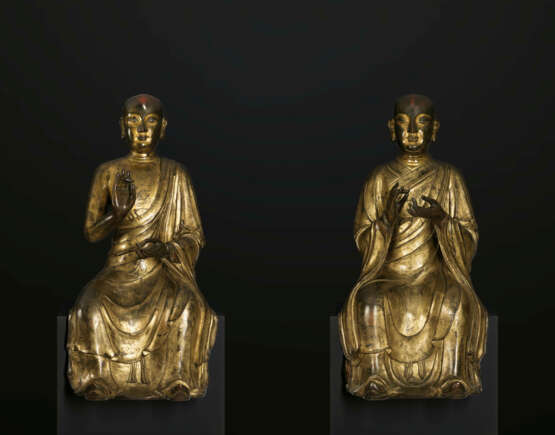 AN EXCEEDINGLY RARE PAIR OF GILT-BRONZE SEATED LUOHAN FIGURES - фото 1