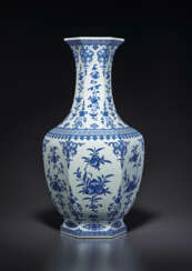 A FINE MAGNIFICENT AND LARGE BLUE AND WHITE ‘SANDUO’ HEXAGONAL VASE