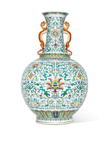A MAGNIFICENT AND EXTREMELY RARE LARGE DOUCAI VASE - Foto 2