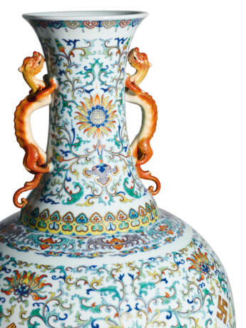 A MAGNIFICENT AND EXTREMELY RARE LARGE DOUCAI VASE - photo 3