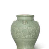 AN IMPORTANT AND EXTREMELY RARE CARVED LONGQUAN CELADON JAR - фото 1