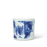 A BLUE AND WHITE `ROMANCE OF THE THREE KINGDOMS` BRUSHPOT - фото 2