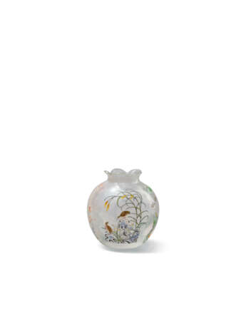A VERY RARE AND EXQUISITE ENAMELLED ‘FOUR SEASONS’ POMEGRANATE-FORM GLASS WATER POT - photo 2
