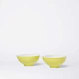 A PAIR OF IMPERIAL LEMON-YELLOW-ENAMELLED CUPS - photo 1