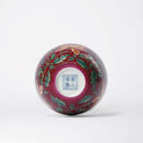 AN EXQUISITE IMPERIAL RUBY RED-GROUND FALANGCAI ‘INDIAN LOTUS’ WINE CUP - photo 2