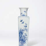 A VERY RARE BLUE AND WHITE SQUARE VASE - photo 4