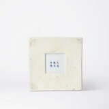 A VERY RARE BLUE AND WHITE SQUARE VASE - photo 5