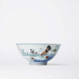 AN EXTREMLY RARE AND EXQUISITE DOUCAI ‘CHICKEN’ BOWL - Foto 2