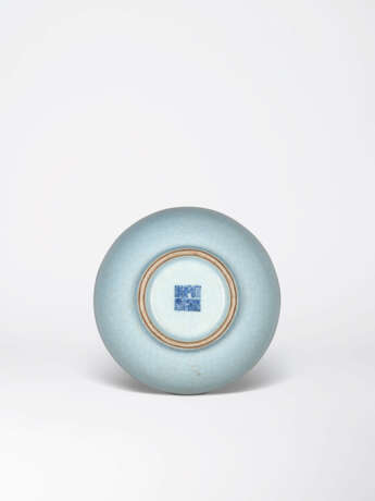 A FINE AND RARE RU-TYPE GLAZED ‘GARLIC-MOUTH’ VASE, SUANTOUPING - Foto 2