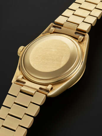 ROLEX, YELLOW GOLD 'DAY-DATE' WITH BARK FINISH MADE FOR THE SULTANATE OF OMAN, REF. 18078 - фото 3