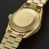 ROLEX, YELLOW GOLD 'DAY-DATE' WITH BARK FINISH MADE FOR THE SULTANATE OF OMAN, REF. 18078 - Foto 3