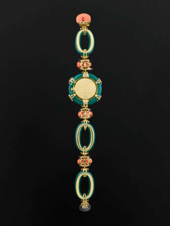 PIAGET, POSSIBLY UNIQUE, YELLOW GOLD AND DIAMOND-SET LADY'S COCKTAIL WATCH, CHRYSOPRASE, ONYX AND CORAL - Foto 3
