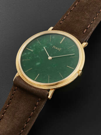 PIAGET, YELLOW GOLD WITH NEPHRITE DIAL, REF. 9031 - Foto 2