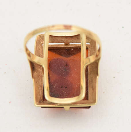RING MIT BERNSTEIN, 585er Gelbgold, gestempelt, 20. Jahrhundert - photo 4