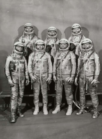 THE ORIGINAL SEVEN PROJECT MERCURY ASTRONAUTS, LANGLEY AIR FORCE BASE, JULY, 1960 - фото 1