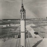 FREEDOM 7 ON LAUNCHPAD, MAY 1961 - Foto 1
