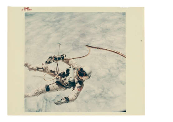 FIRST U.S. SPACEWALK; ED WHITE’S EVA OVER THE CLOUD-COVERED PACIFIC OCEAN, JUNE 3-7, 1965 - Foto 2