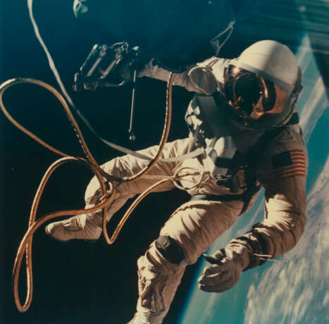 FIRST U.S. SPACEWALK: ED WHITE’S EVA OVER THE GULF OF MEXICO, JUNE 3, 1965 - photo 1