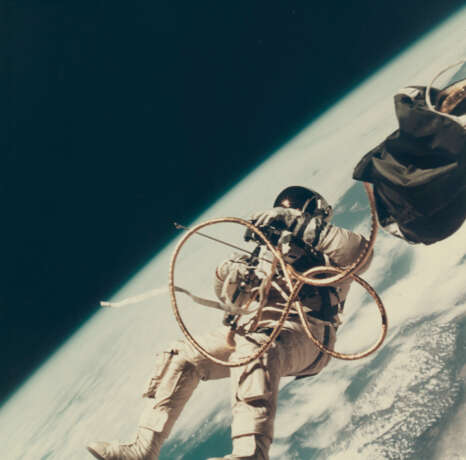 FIRST U.S. SPACEWALK; ED WHITE FLOATING IN SPACE OVER SOUTH CALIFORNIA, JUNE 3-7, 1965 - photo 1