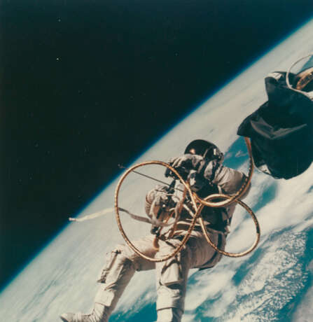 FIRST U.S. SPACEWALK; ED WHITE FLOATING IN SPACE OVER SOUTH CALIFORNIA, JUNE 3-7, 1965 - photo 1