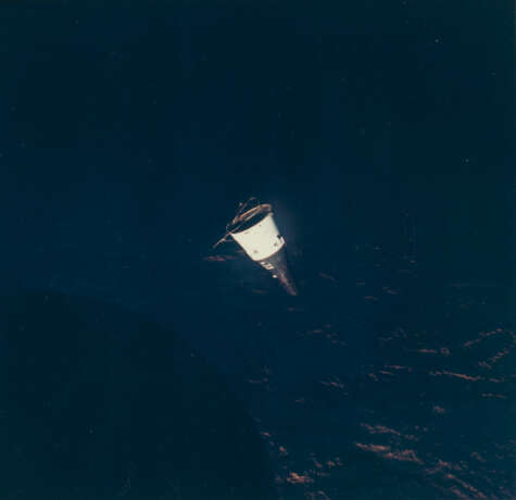THE GEMINI VII SPACECRAFT OVER THE EARTH AND CLOUDS, DECEMBER 15-16, 1965; ONE OF THREE RENDEZVOUS PHOTOS - photo 4