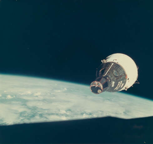 FIRST RENDEZVOUS IN SPACE, AT 17,000 MPH, DECEMBER 15-16, 1965; ONE OF THREE RENDEZVOUS PHOTOS - Foto 4